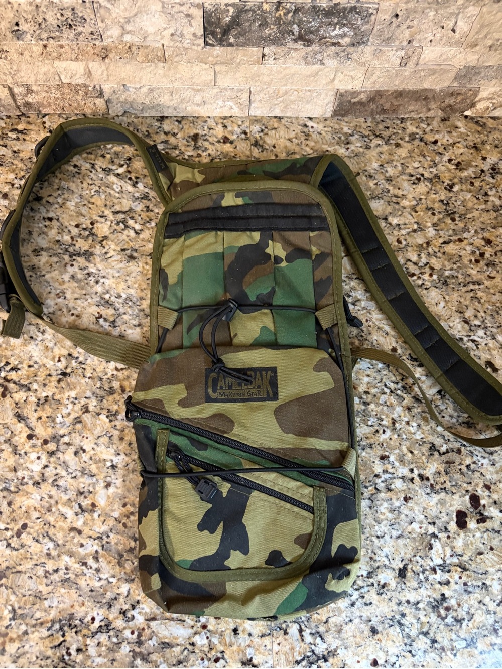Vintage First Gen CamelBak Camo Single-Strap Sling Bag - Green Camo